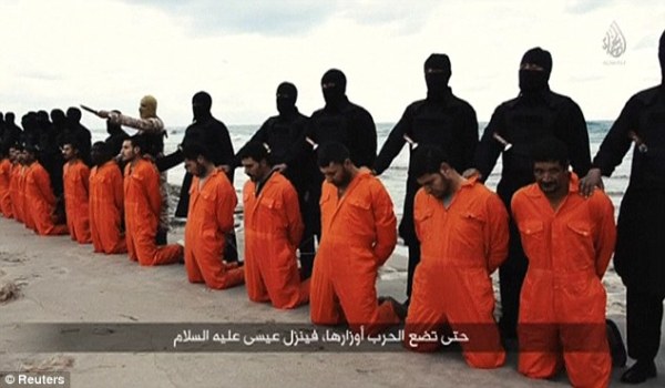 25B83DC000000578-2956776-Horror_Released_last_night_a_new_video_by_ISIS_showed_the_behead-m-27_1424167333970