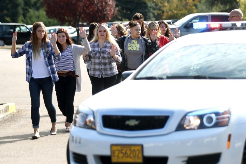 Students, staff and faculty are evacuated from Umpqua Community College in Roseburg, Ore. Thursday, Oct. 1, 2015, after a deadly shooting. (Michael Sullivan/The News-Review via AP) MANDATORY CREDIT