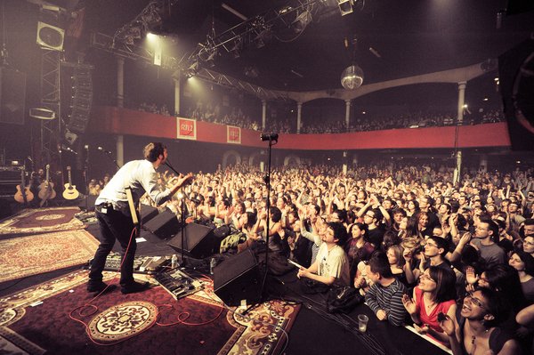 The Eagles of death Metal (minus Josh Homme) play at the Bataclan Theatre prior to the attack. 