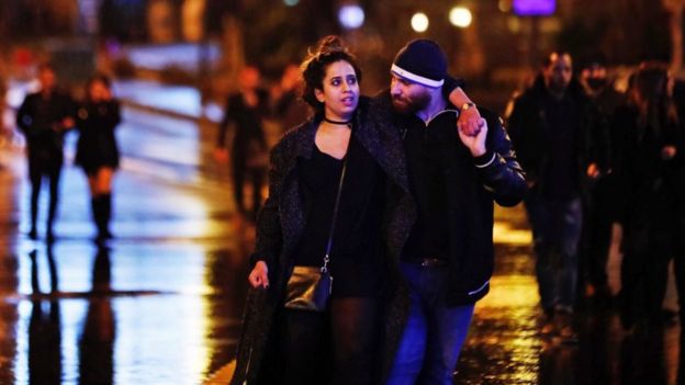 Sirvivors nonchalance and contrived appearance mimics scenes from numerous earlier staged events from Boston to Brussels.
